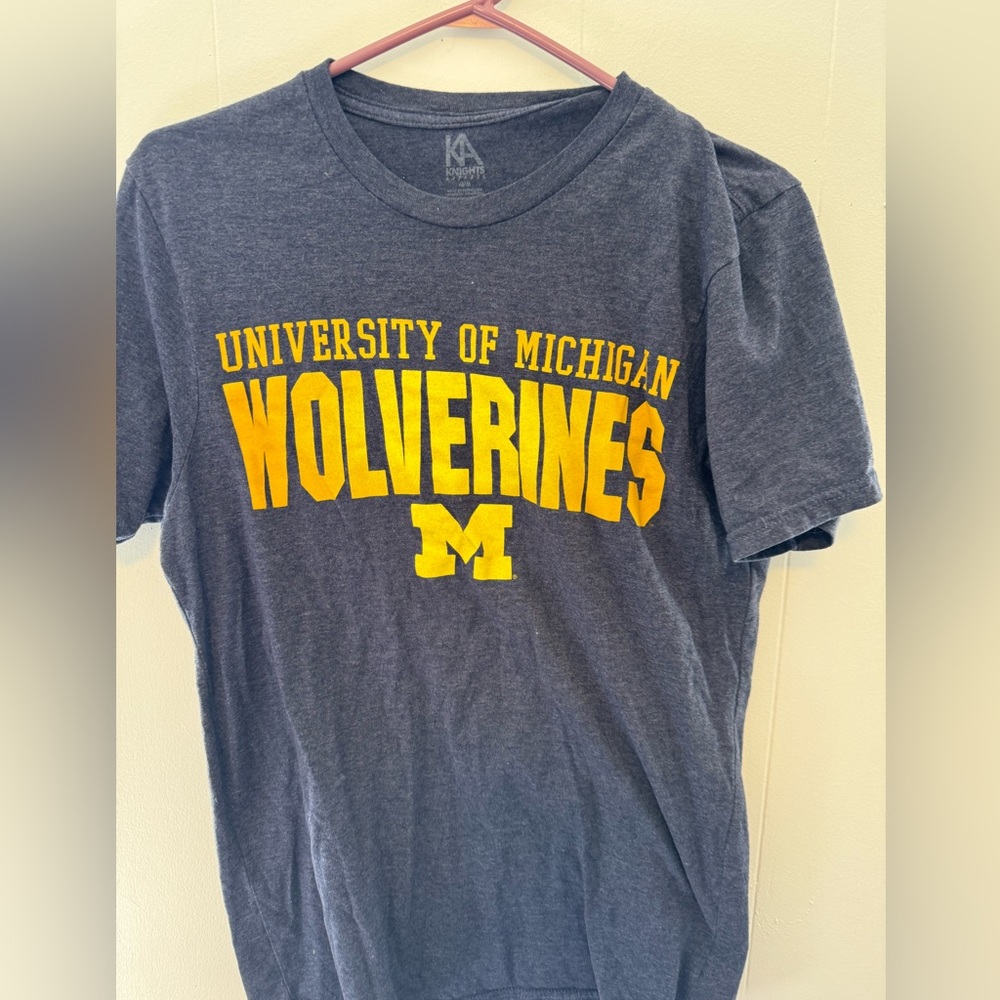 Women’s U of M t shirt sz M